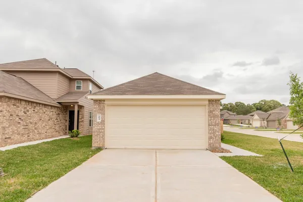 $1,610 | 504 Meadow Park Lane, Willis, TX 77378