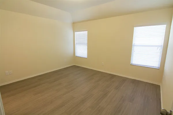 $1,610 | 504 Meadow Park Lane, Willis, TX 77378