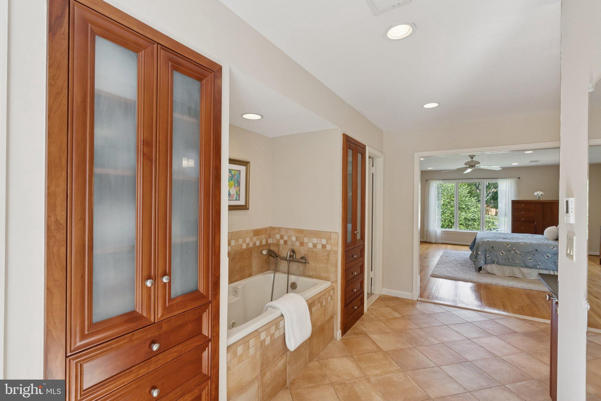 9817 Conestoga Way Potomac, MD 20854 - Photo 20 of 35 a view of an entryway with a livingroom