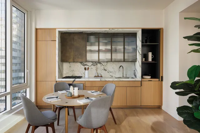 $2,310,000 | 135 East 47th Street, Unit 24B | Midtown East