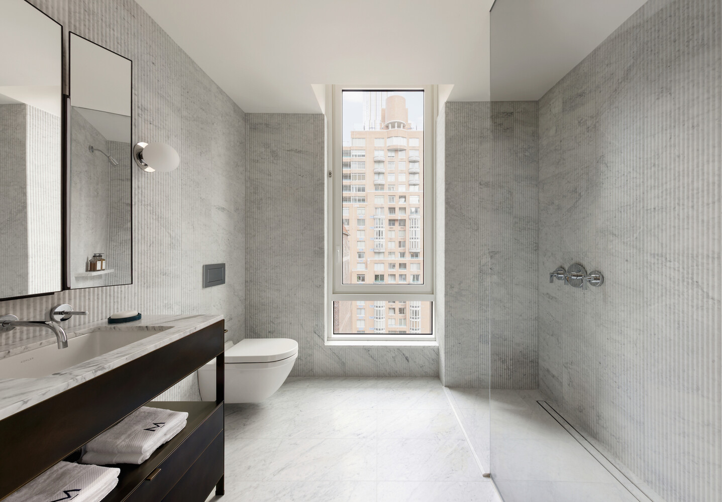 135 East 47th Street, Unit 24B Manhattan, NY 10017 - Photo 7 of 18