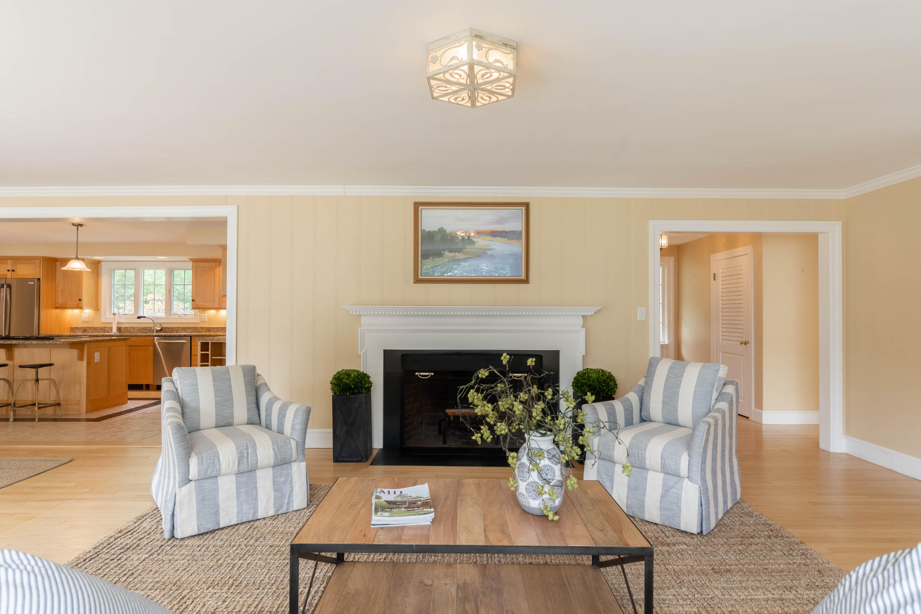 307 Foreside Road Cumberland, ME 04110 - Photo 10 of 30 307 Foreside Road Living Room