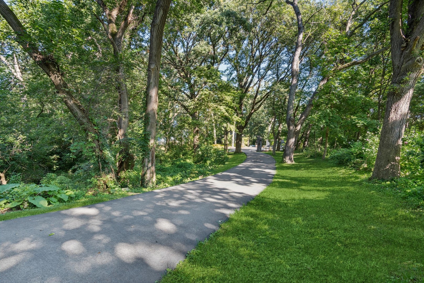 25-w 500 Royce Road Naperville, IL 60565 - Photo 13 of 15 a view of yard with green space