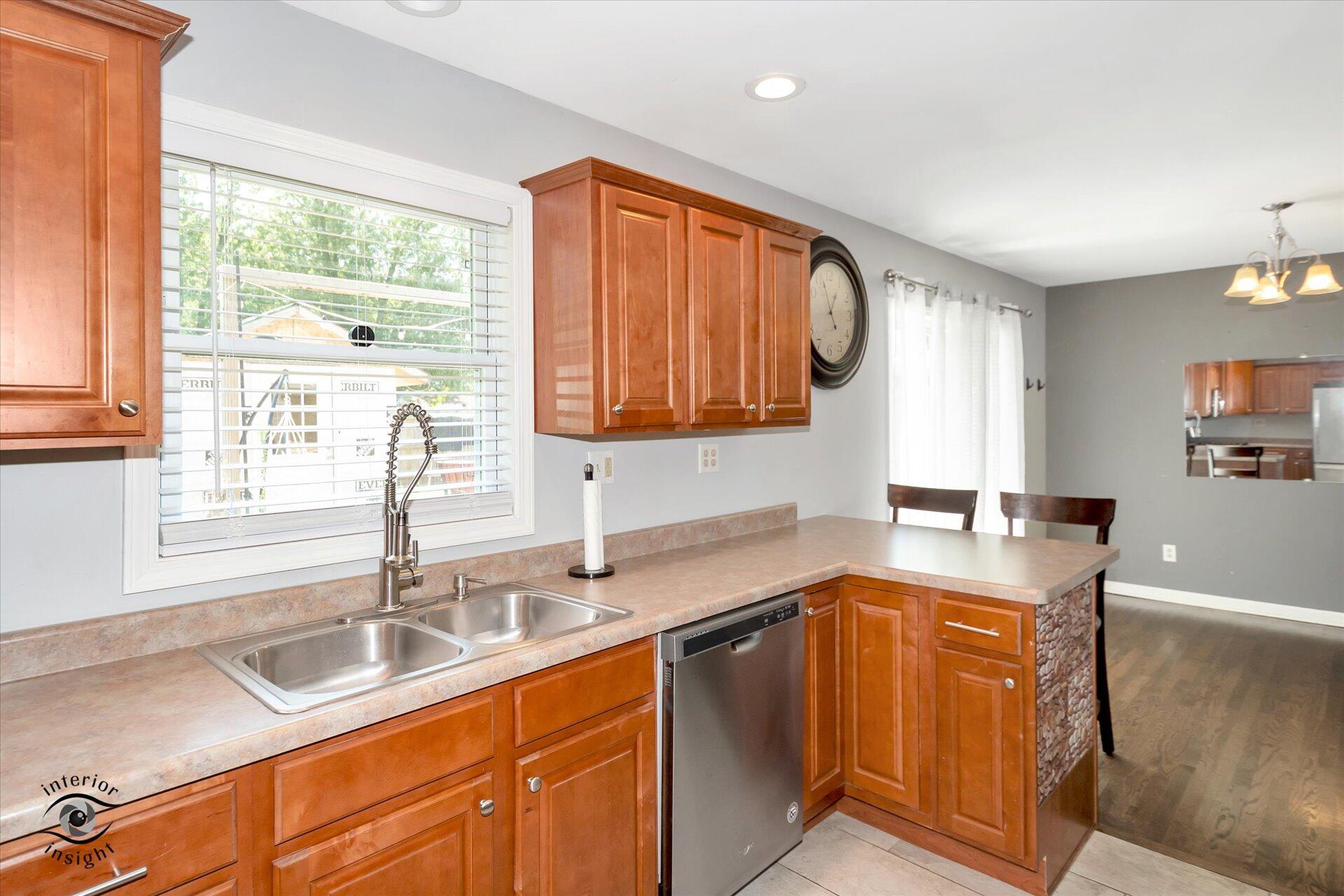 2302 Thomas Road Valparaiso, IN 46383 - Photo 12 of 27 1920x1280