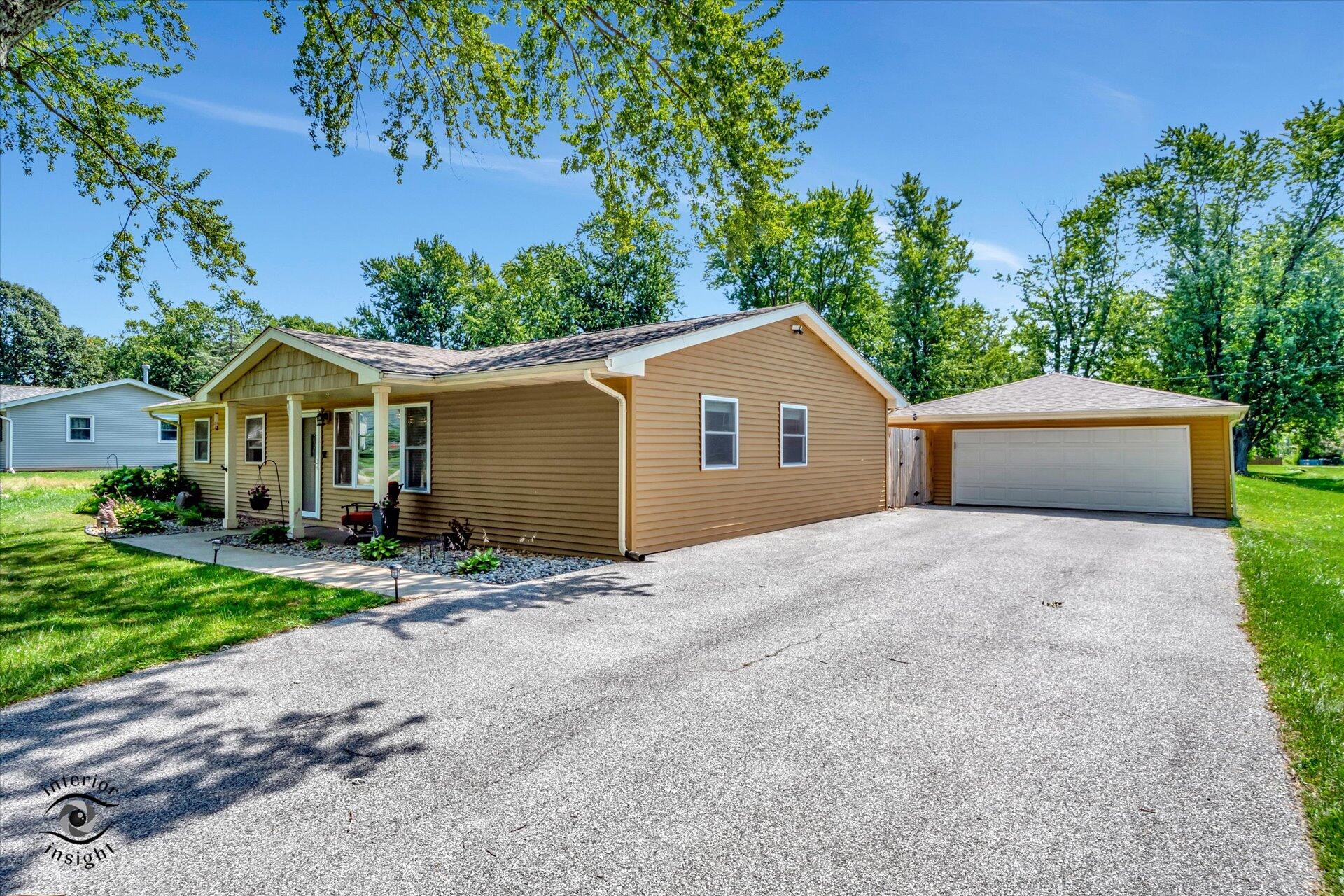 2302 Thomas Road Valparaiso, IN 46383 - Photo 2 of 27 1920x1280