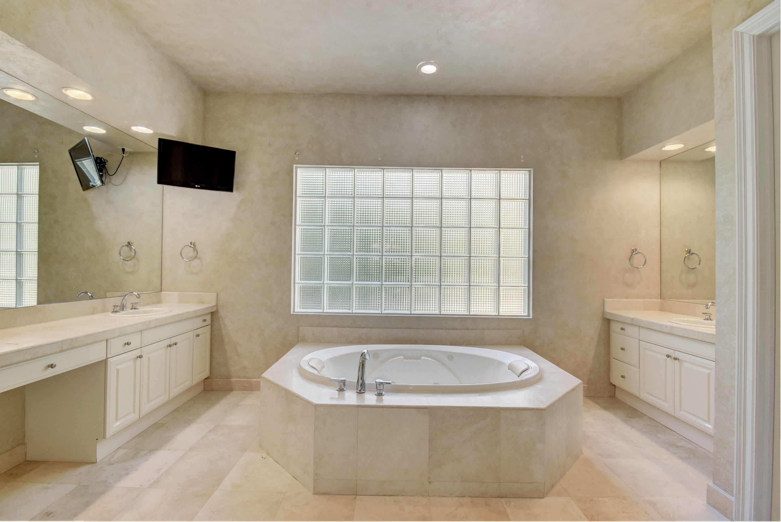 6501 Northwest 39th Terrace Boca Raton, FL 33496 - Photo 15 of 30 Master Bath