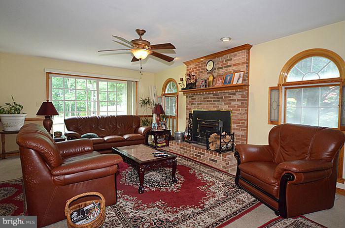 11811 Parallel Road Bowie, MD 20720 - Photo 9 of 12 Family Room
