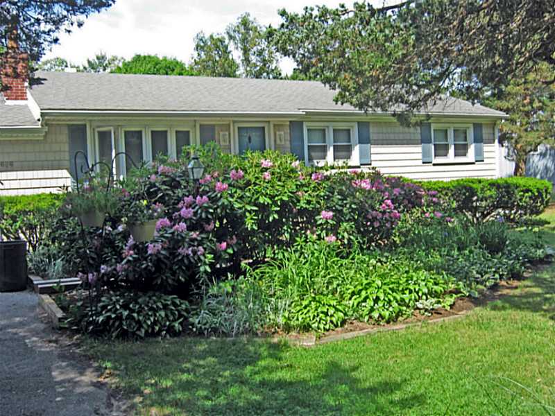 606 Buttonwoods Avenue Warwick, RI 02886 - Photo 1 of 24 Exterior Front.