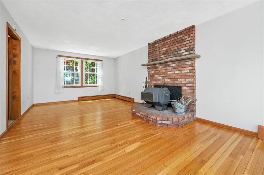 64 Hillcrest Road Waltham, MA 02451 - Photo 3 of 33 Gallery Image 3