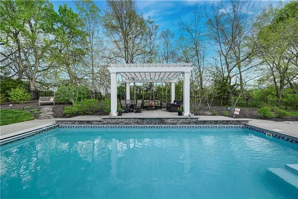 $1,750,000 | 17095 Demi Drive, Loch Lloyd, MO 64012