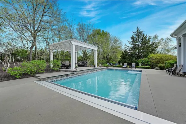 $1,750,000 | 17095 Demi Drive, Loch Lloyd, MO 64012