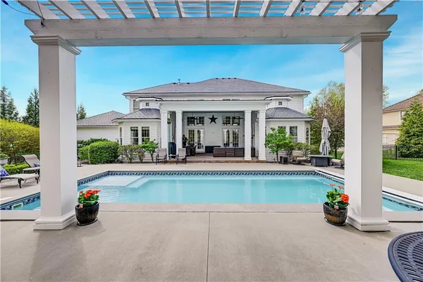 $1,750,000 | 17095 Demi Drive, Loch Lloyd, MO 64012