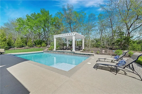 $1,750,000 | 17095 Demi Drive, Loch Lloyd, MO 64012