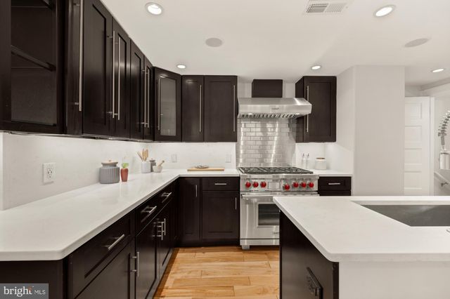 $989,000 | 914 Irving Street Northeast, Washington, DC 20017