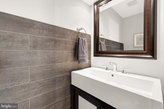 $989,000 | 914 Irving Street Northeast, Washington, DC 20017