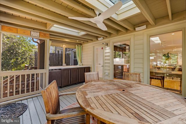 $989,000 | 914 Irving Street Northeast, Washington, DC 20017