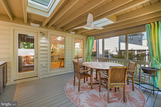 $989,000 | 914 Irving Street Northeast, Washington, DC 20017