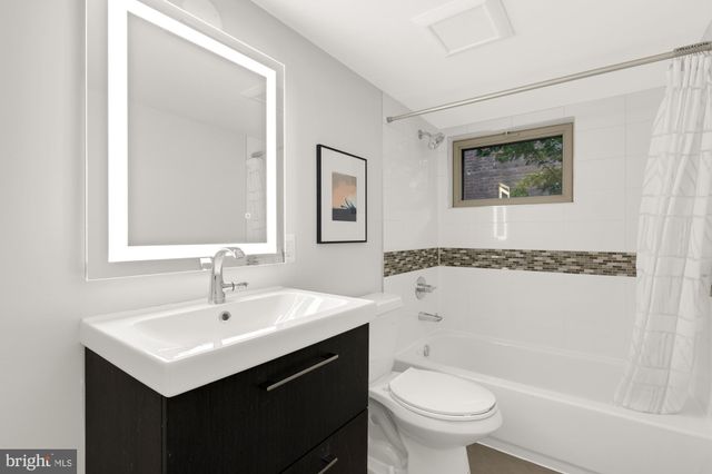 $989,000 | 914 Irving Street Northeast, Washington, DC 20017