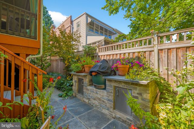 $989,000 | 914 Irving Street Northeast, Washington, DC 20017