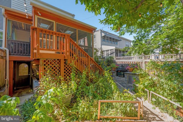 $989,000 | 914 Irving Street Northeast, Washington, DC 20017