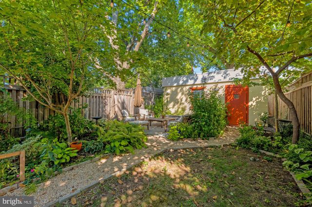 $989,000 | 914 Irving Street Northeast, Washington, DC 20017