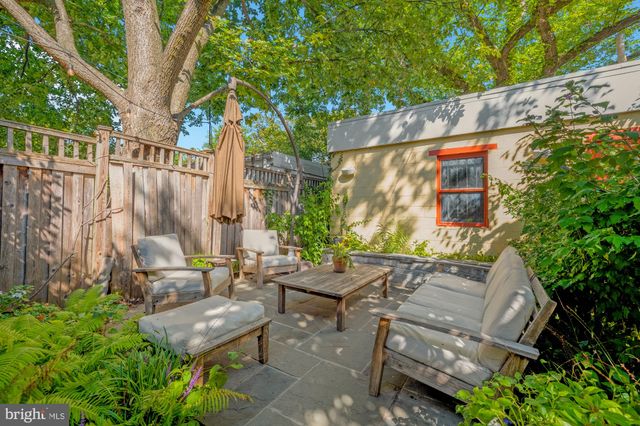 $989,000 | 914 Irving Street Northeast, Washington, DC 20017