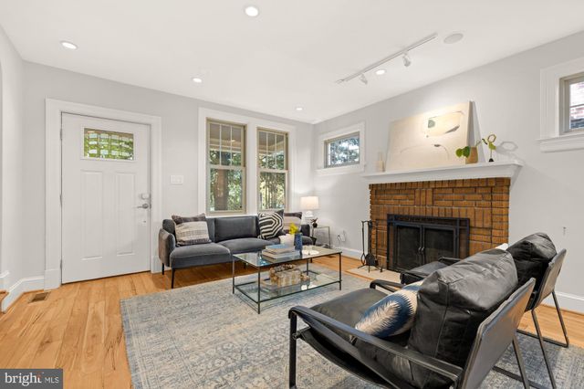 $989,000 | 914 Irving Street Northeast, Washington, DC 20017