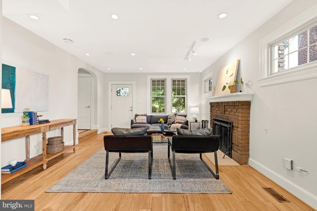 $989,000 | 914 Irving Street Northeast, Washington, DC 20017