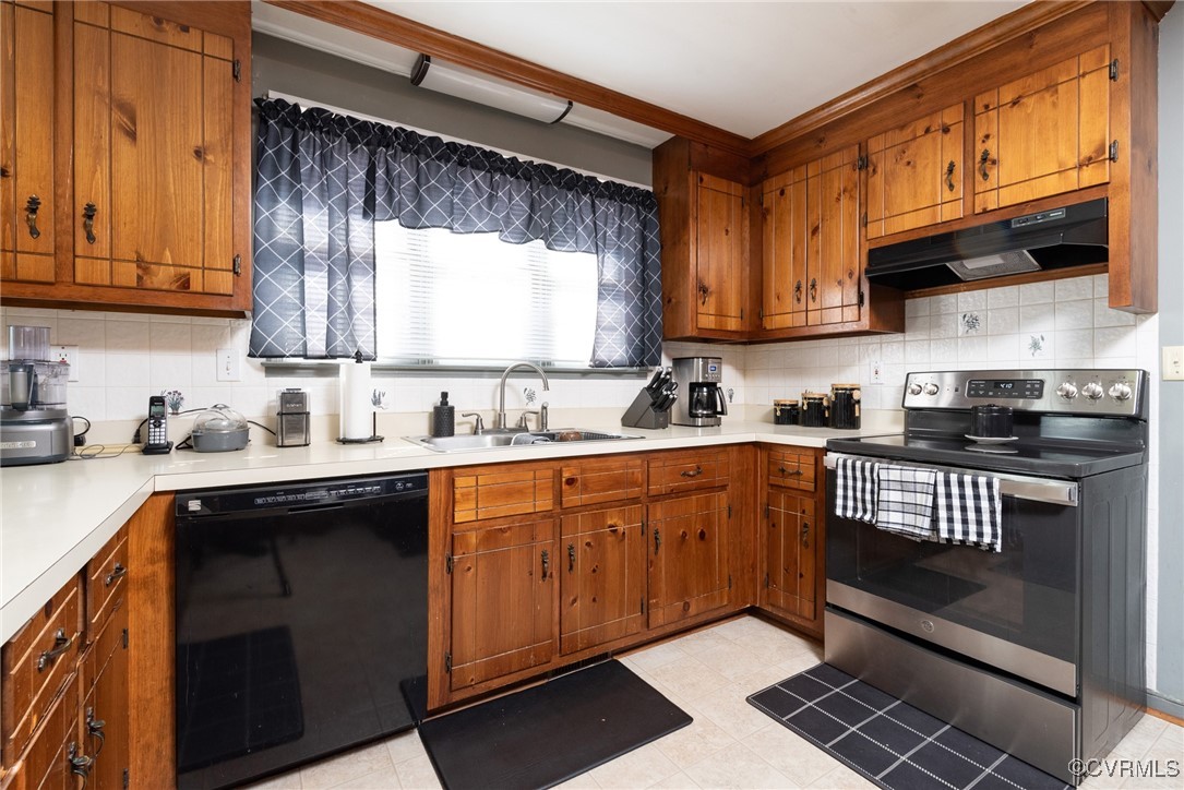 5604 Monguy Road Charles City, VA 23030 - Photo 17 of 49 Kitchen with stainless steel electric range, a sin