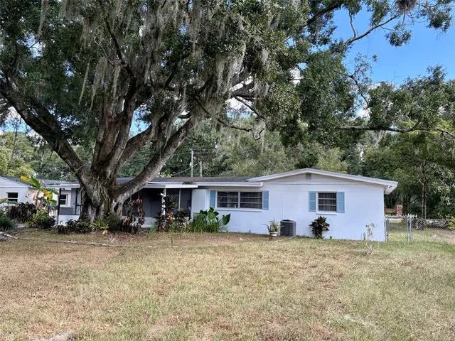 a view of a house with a backyard