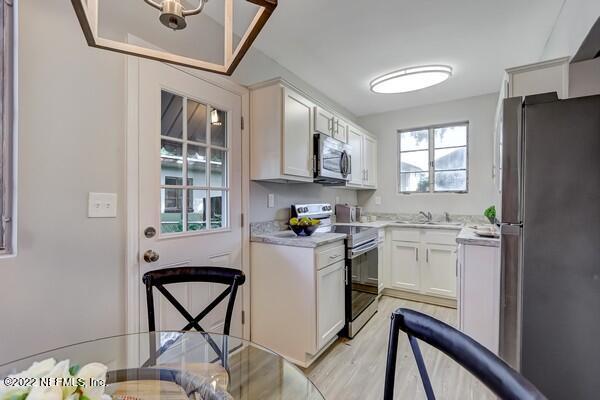 5052 Sunderland Road Jacksonville, FL 32210 - Photo 4 of 15 Dinning/Kitchen