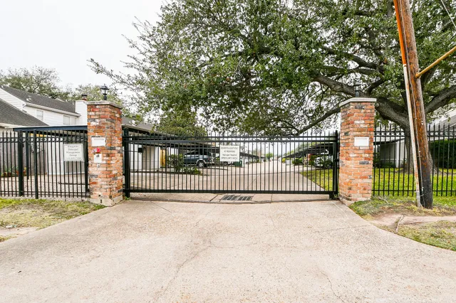 $195,000 | 7931 Ellinger Lane, Houston, TX 77040