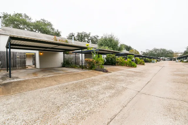 $195,000 | 7931 Ellinger Lane, Houston, TX 77040