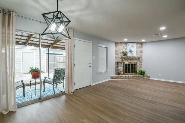 $195,000 | 7931 Ellinger Lane, Houston, TX 77040