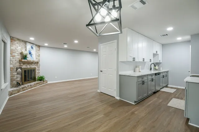 $195,000 | 7931 Ellinger Lane, Houston, TX 77040