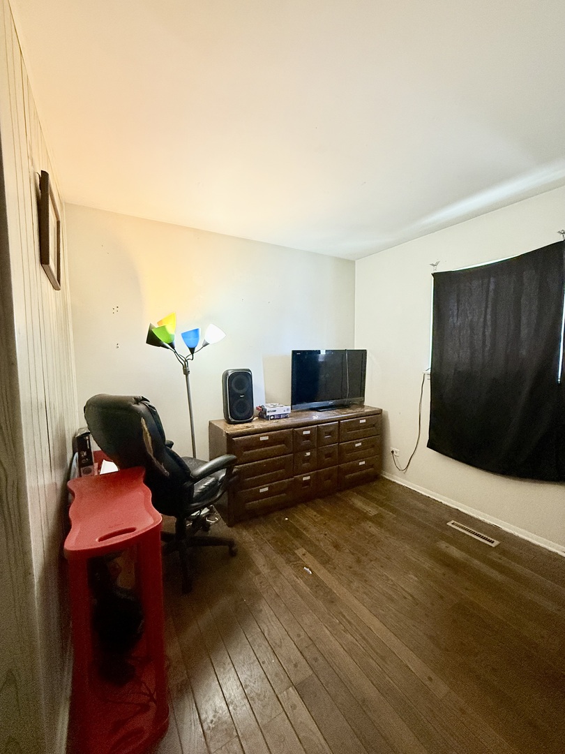 1341 Beverly Lane Streamwood, IL 60107 - Photo 10 of 14 a living room with furniture and flat screen tv
