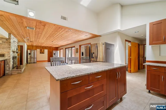 $1,300,000 | 724 Tall Oaks Court, Franklin Lakes, NJ 07417