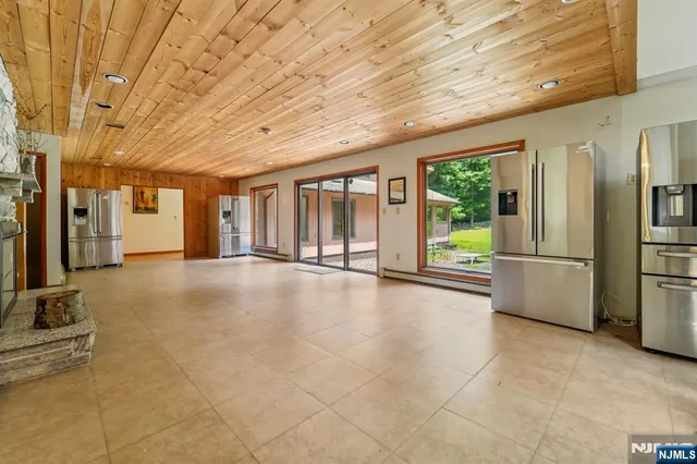 $1,300,000 | 724 Tall Oaks Court, Franklin Lakes, NJ 07417