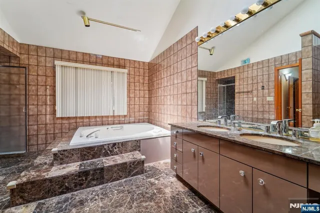 $1,300,000 | 724 Tall Oaks Court, Franklin Lakes, NJ 07417