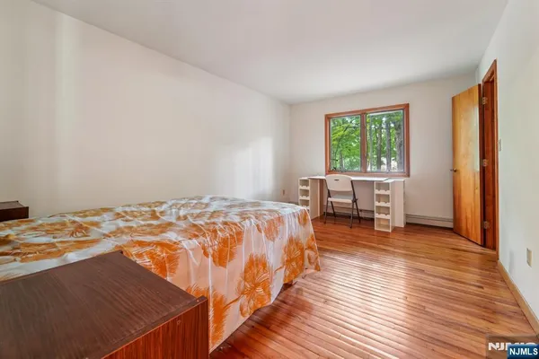 $1,300,000 | 724 Tall Oaks Court, Franklin Lakes, NJ 07417