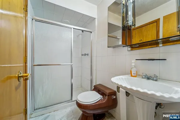 $1,300,000 | 724 Tall Oaks Court, Franklin Lakes, NJ 07417