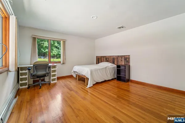 $1,300,000 | 724 Tall Oaks Court, Franklin Lakes, NJ 07417