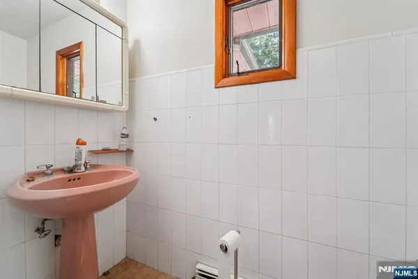 $1,300,000 | 724 Tall Oaks Court, Franklin Lakes, NJ 07417