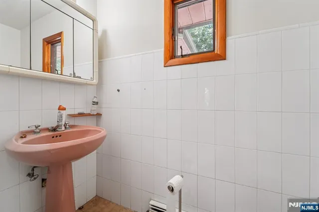 $1,300,000 | 724 Tall Oaks Court, Franklin Lakes, NJ 07417