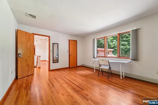 $1,300,000 | 724 Tall Oaks Court, Franklin Lakes, NJ 07417