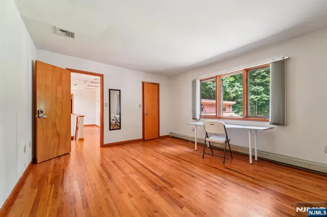 $1,300,000 | 724 Tall Oaks Court, Franklin Lakes, NJ 07417