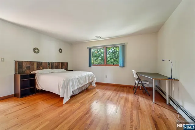 $1,300,000 | 724 Tall Oaks Court, Franklin Lakes, NJ 07417