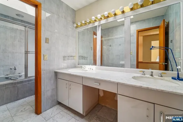 $1,300,000 | 724 Tall Oaks Court, Franklin Lakes, NJ 07417