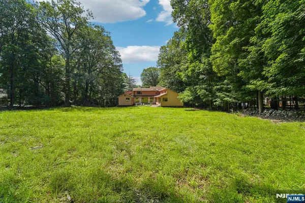 $1,300,000 | 724 Tall Oaks Court, Franklin Lakes, NJ 07417