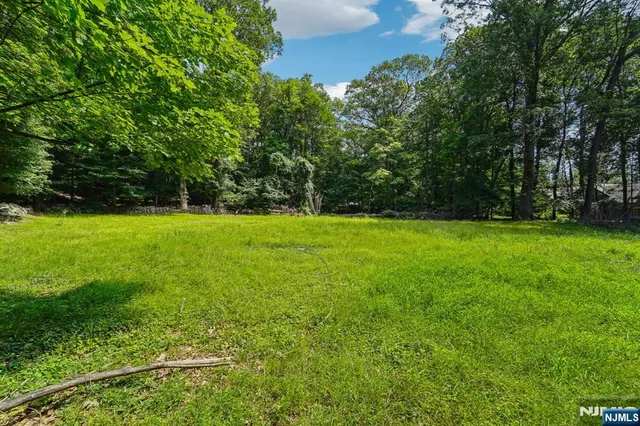 $1,300,000 | 724 Tall Oaks Court, Franklin Lakes, NJ 07417